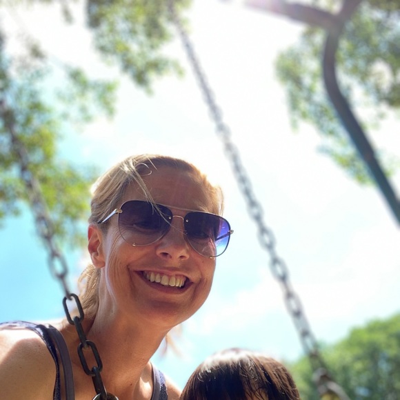 Meet your Posher, Julie - Picture 2 of 5